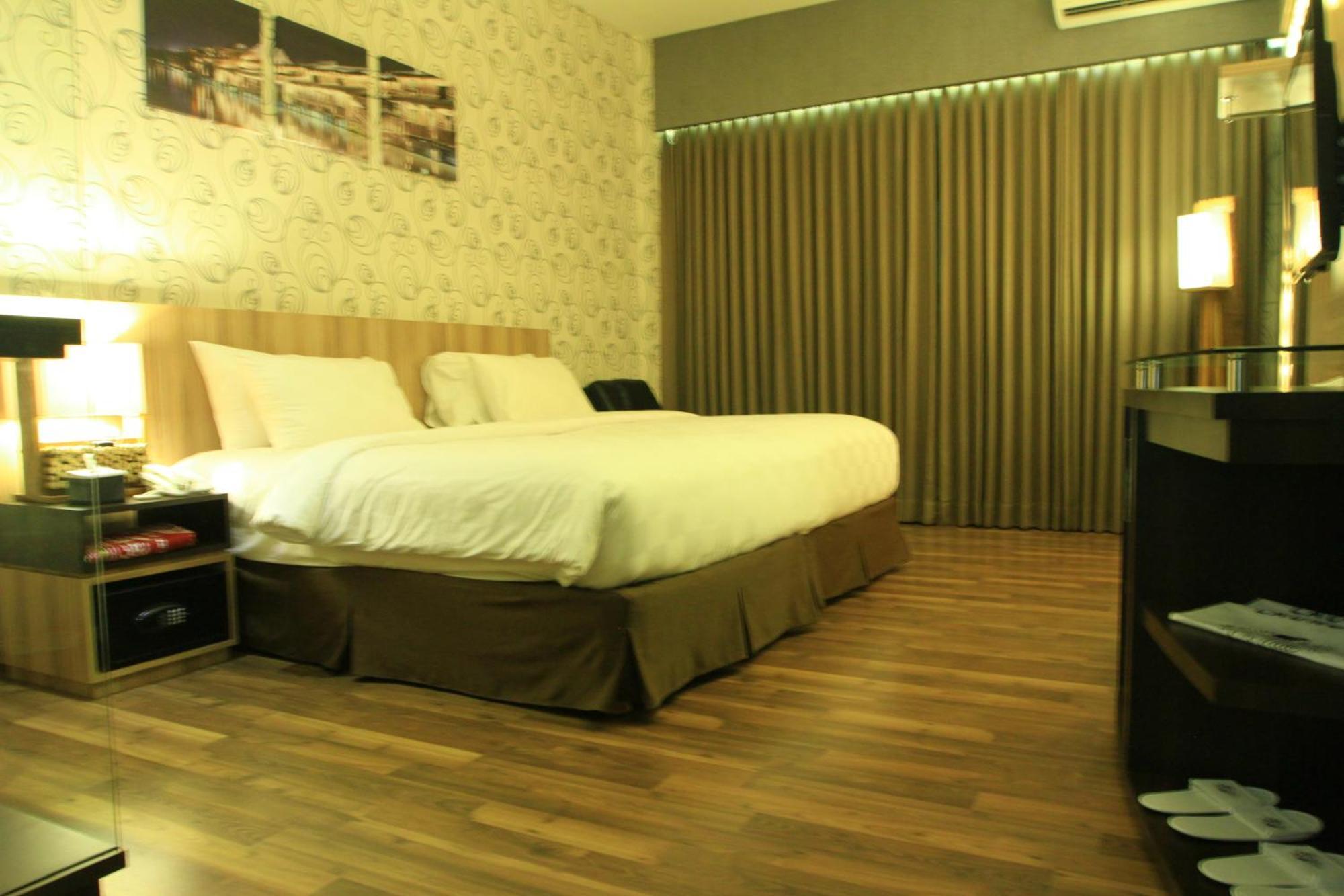 Oxville Hotel Padang  Pokój zdjęcie
