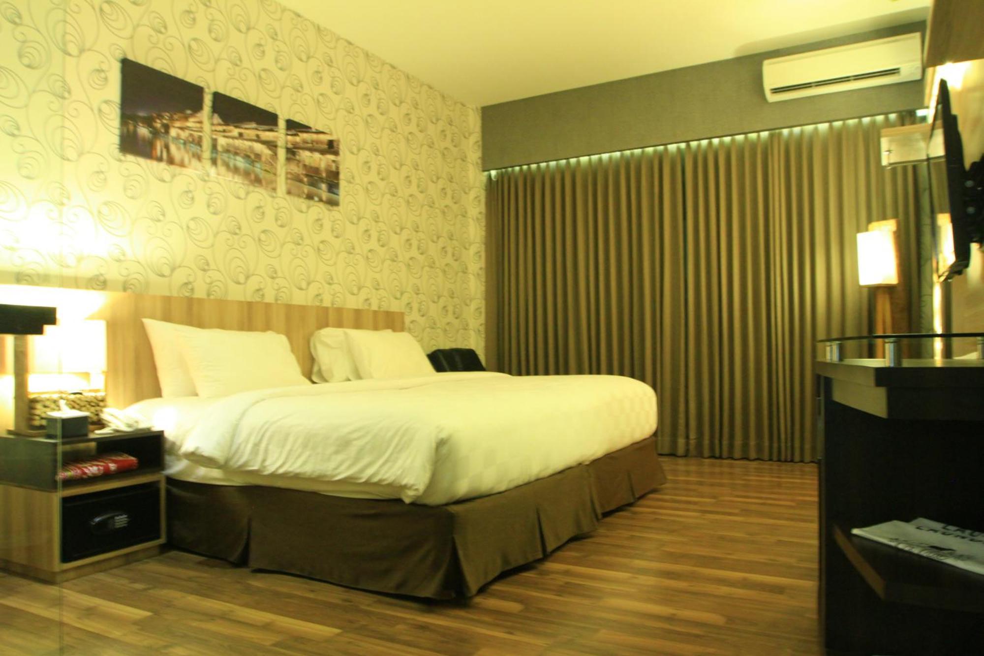 Oxville Hotel Padang  Pokój zdjęcie