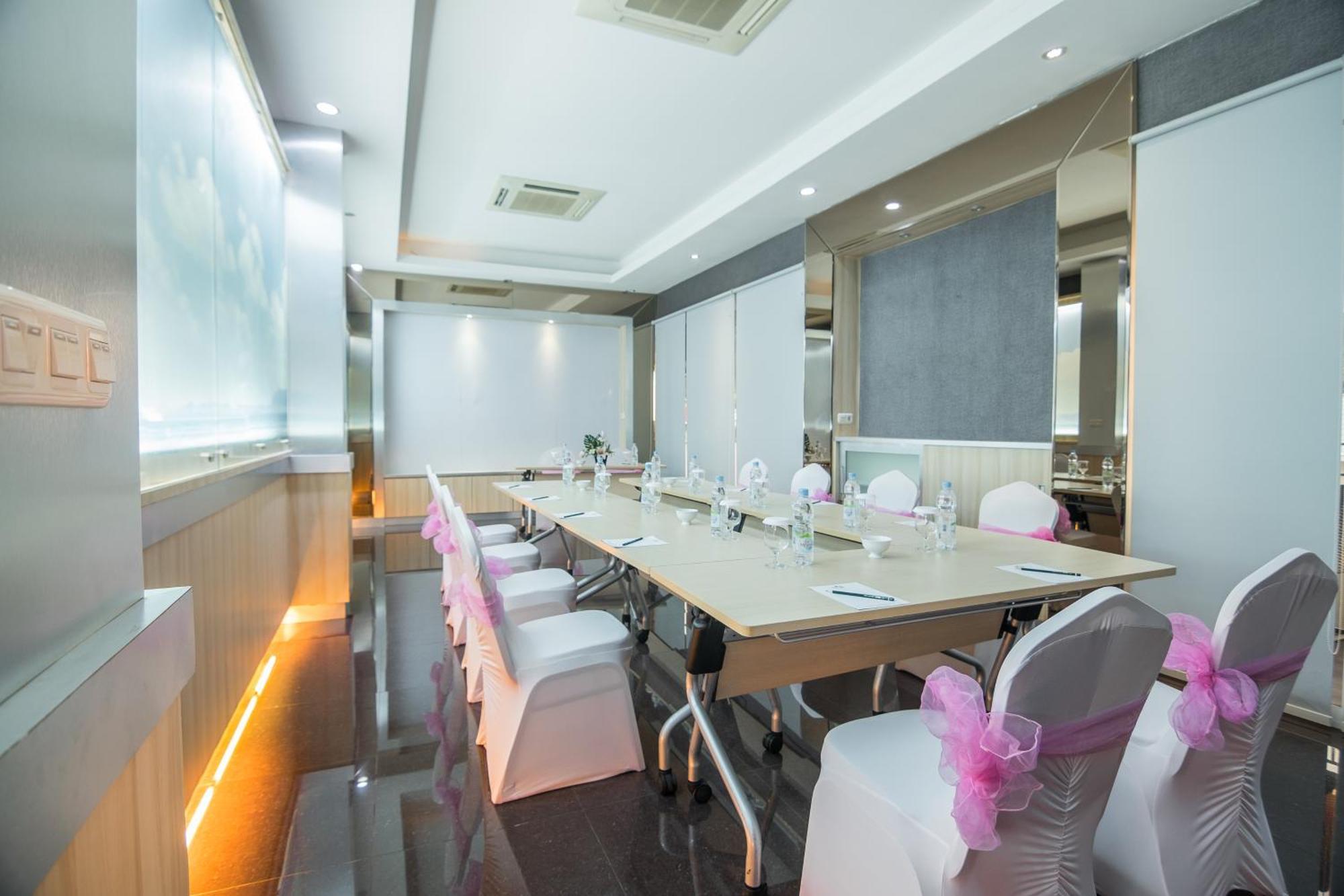 Oxville Hotel Padang  Zewnętrze zdjęcie