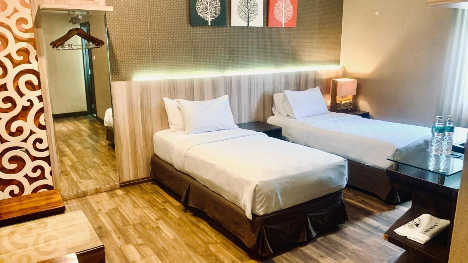 Oxville Hotel Padang  Zewnętrze zdjęcie
